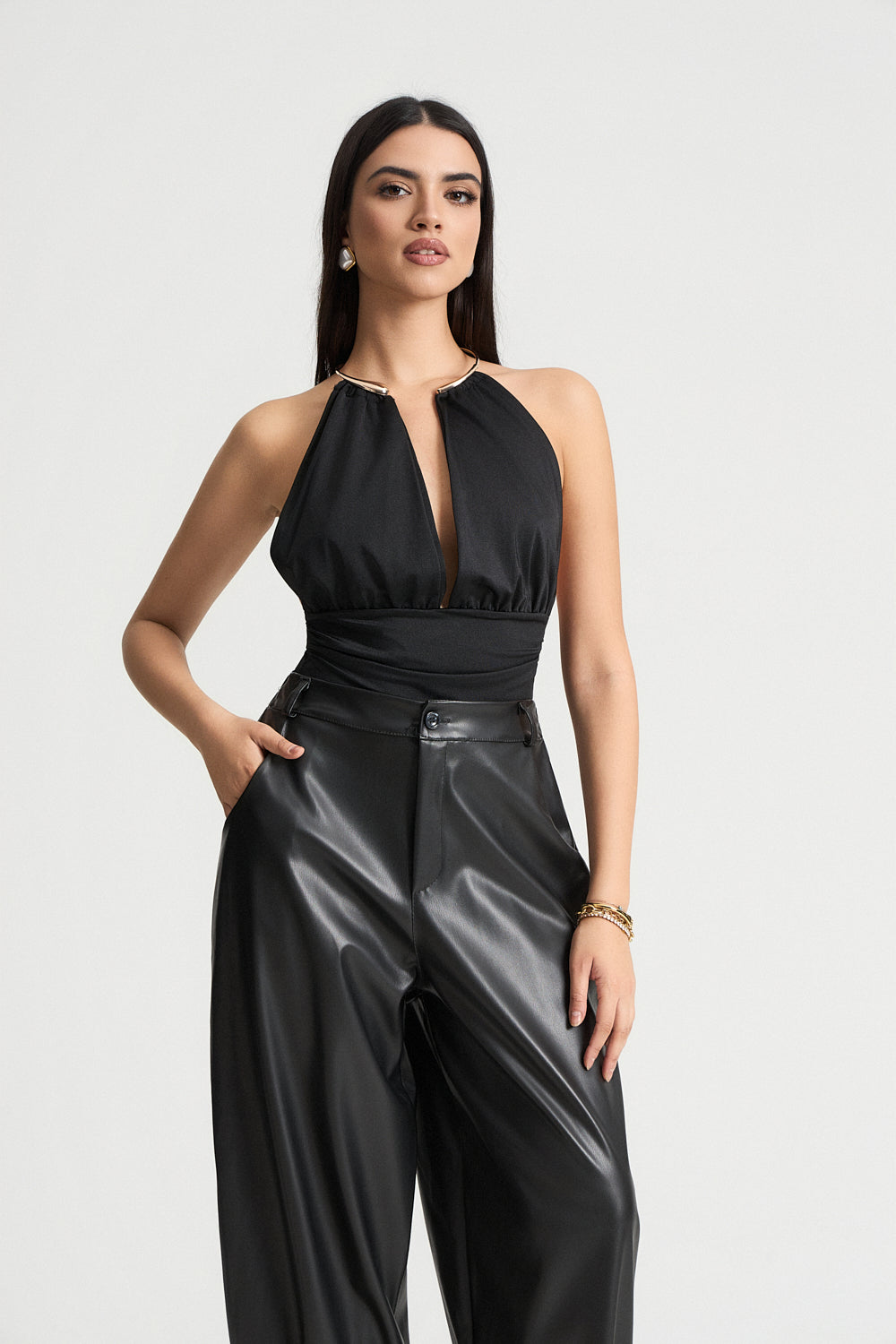 Κορμάκι με χρυσή λεπτομέρεια