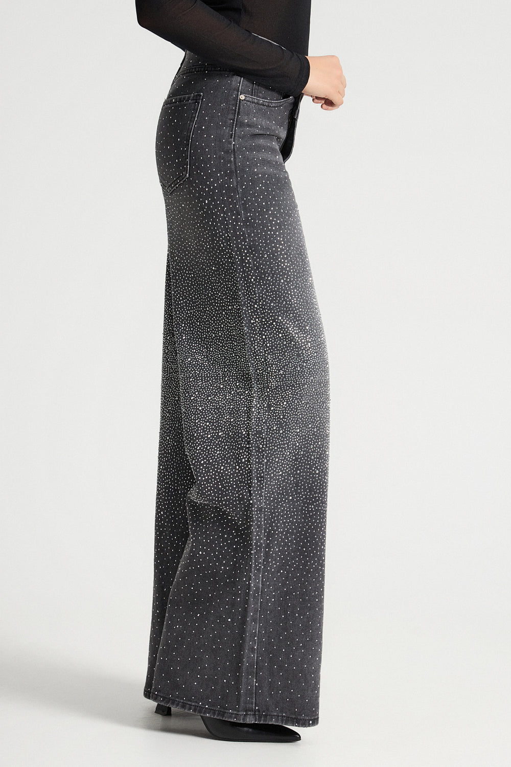 Τζιν παντελόνι με ασύμμετρο κουμπωμα και στρας