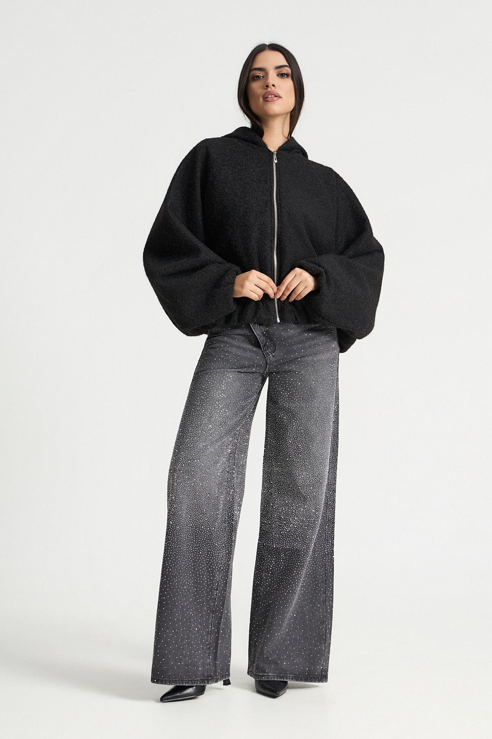 Τζιν παντελόνι με ασύμμετρο κουμπωμα και στρας