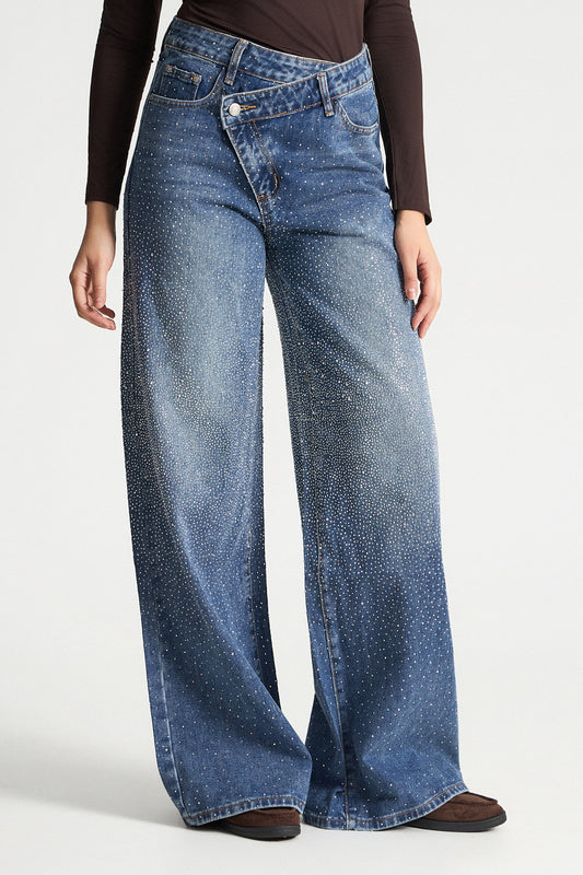 Τζιν παντελόνι με ασύμμετρο κουμπωμα και στρας