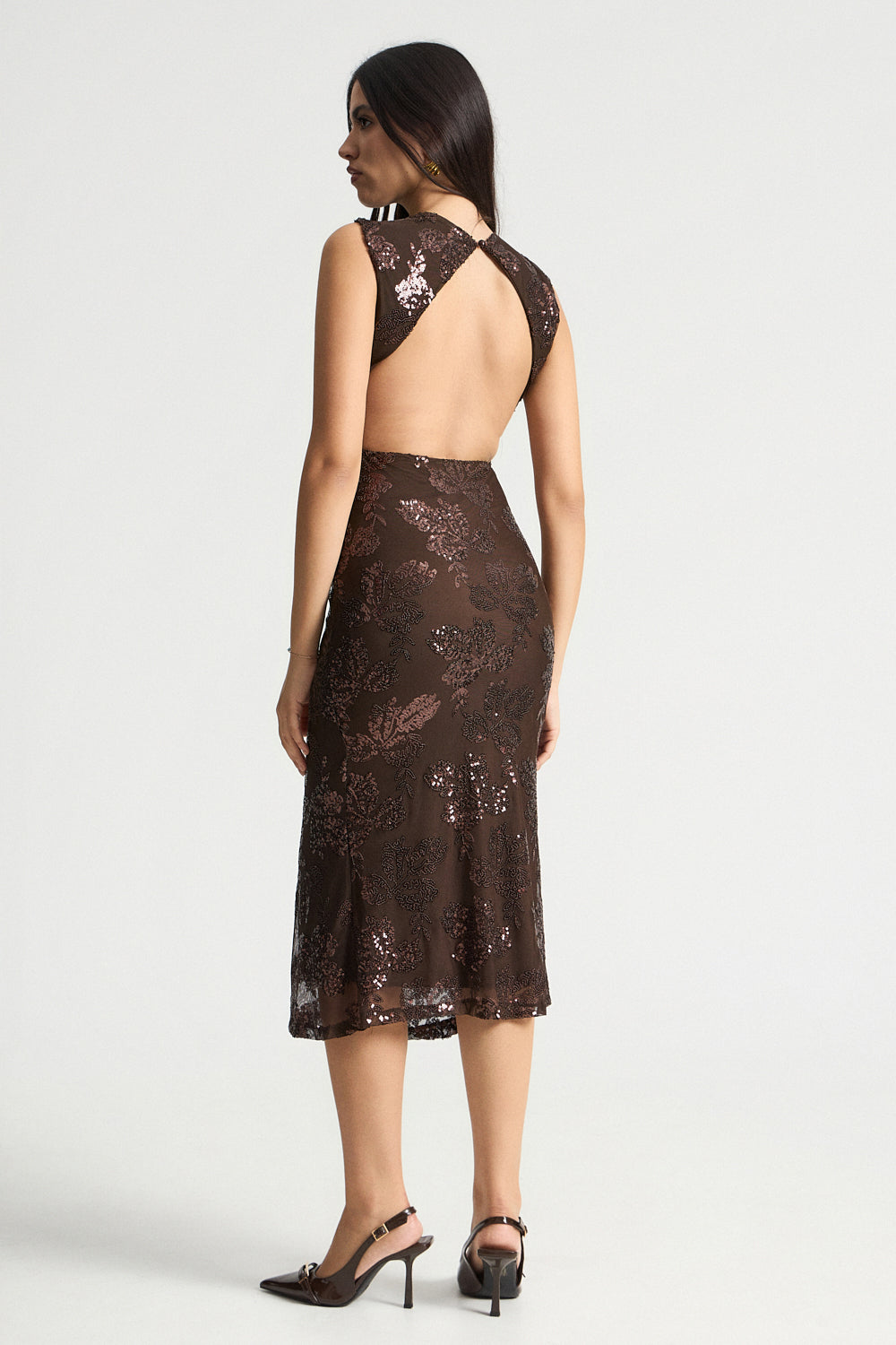 Φόρεμα με έξω πλάτη και παγιέτα